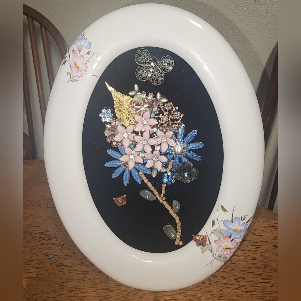 Hand Crafted  Jewelry Floral Oval Standing Frame Art